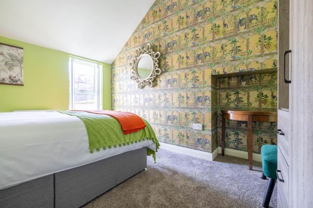 Boutique Homes At 4 *